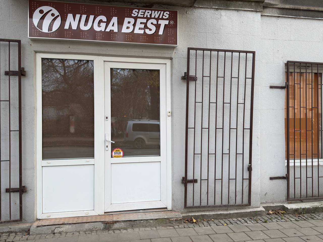 Widok z ulicy Sierpnia 76